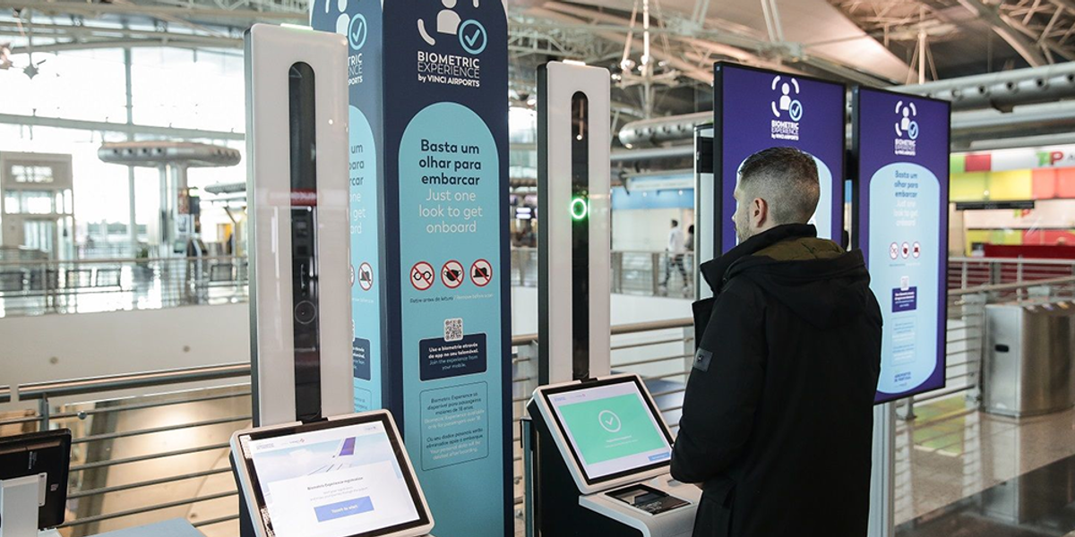 Bildskärmar för passerkontroll och identifiering