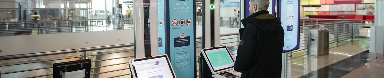 Touchskärmar för passerkontroll och identifiering